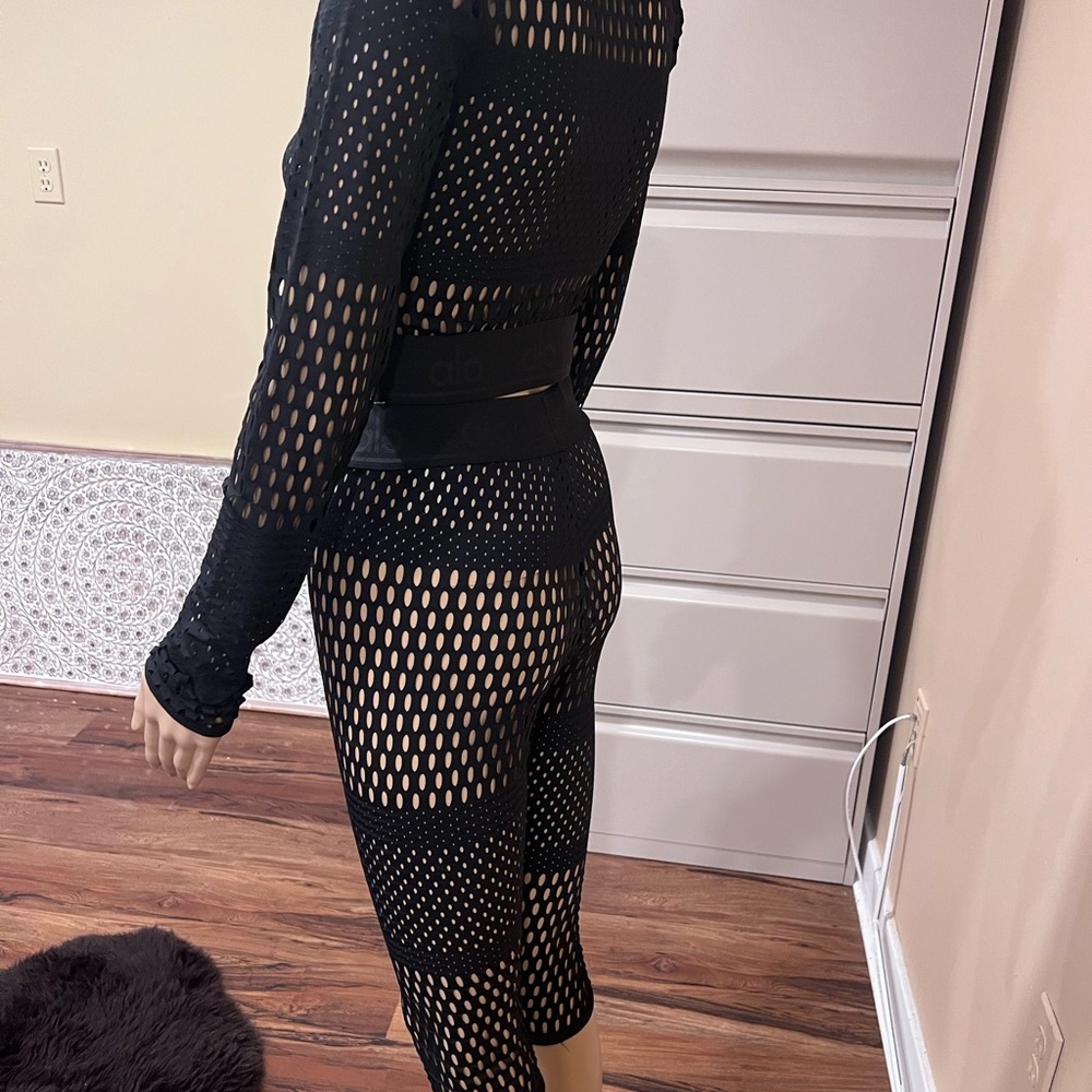 ALO Yoga Black Mesh Leggings and Top Set - Picture 2 of 3